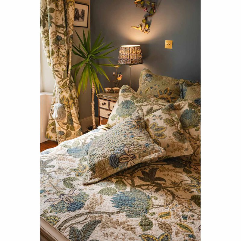 Forever England Constance Patchwork Bedspread 305X280cm image number 2